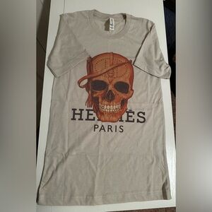 Women’s/Teen Beige Skull Graphic Tee Size XS  New